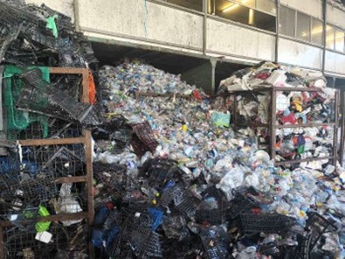 Ανθρωποι και ποντίκια σε έναν χώρο δουλειάς - ωρολογιακή βόμβα