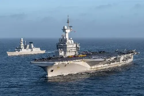 Η κυβέρνηση Μακρόν στέλνει το αεροπλανοφόρο «Charles de Gaulle» στην Ανατολική Μεσόγειο, ενώ Γαλλία και Βρετανία συμμετέχουν ήδη σε αναχαιτίσεις ιρανικών drones