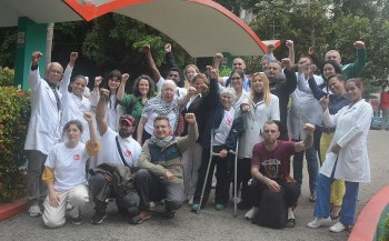 Μαζί με τους γιατρούς της Κούβας