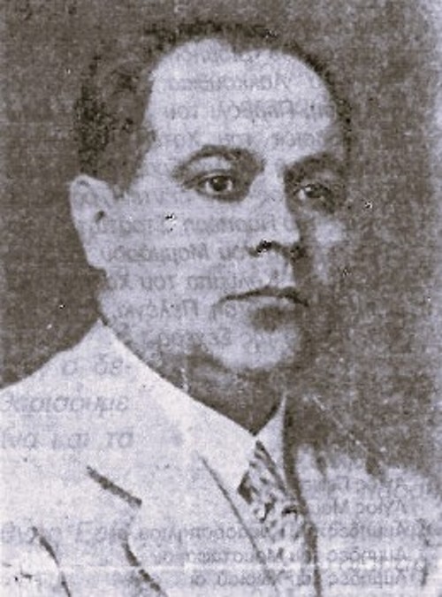 Τρεις από τους προοδευτικούς συγγραφείς οι οποίοι μυούν τον νεαρό δάσκαλο στη λογοτεχνία: Μελής Νικολαΐδης, Γεράσιμος Σπαταλάς, Λεωνίδας Παυλίδης