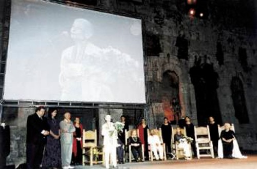 Στιγμιότυπο από τη βράβευση των ηθοποιών το 2003