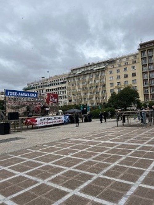 Αδεια η πλατεία Κλαυθμώνος