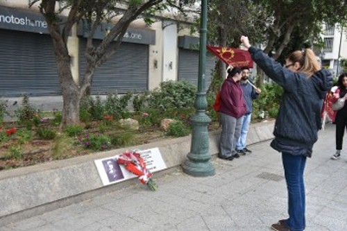 Στο μνημείο για τον Παρασκευαΐδη στην πλατεία Εθνικής Αντίστασης