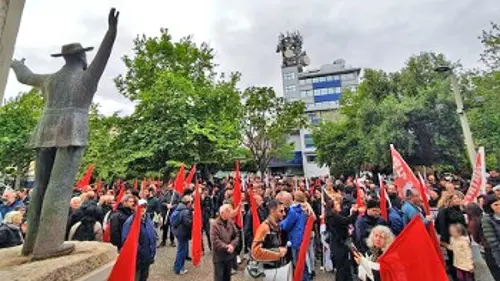 Στο μνημείο για τον «πρωτεργάτη» της Πρωτομαγιάς Καλλεργη