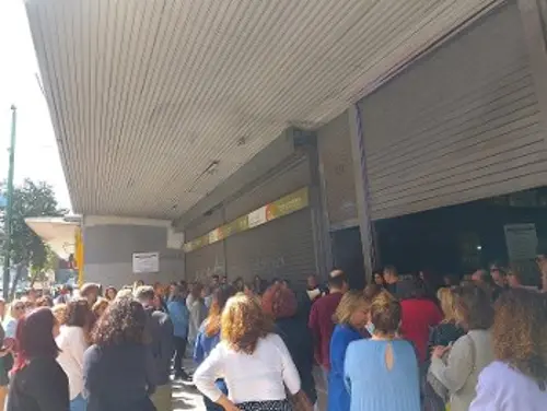 Συγκέντρωση στο υπουργείο Εργασίας μπροστά στην αυριανή απεργία