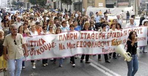 Τη συνέχιση της επίσχεσης εργασίας και άλλες πολύμορφες κινητοποιήσεις αποφάσισαν οι εργάτριες στη χτεσινή τους Γενική Συνέλευση