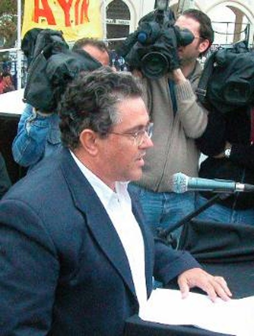 Στο βήμα ο Δ. Κουτσούμπας