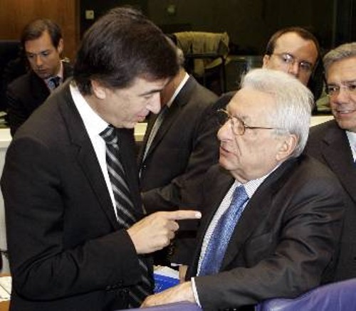 «Να μην τροποποιηθεί το συμφωνημένο εδώ και 15 ημέρες κείμενο του διαπραγματευτικού πλαισίου των 