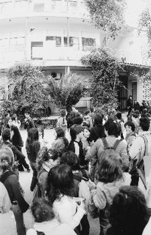 δικαιολογημένα τα παιδιά βρήκαν έξω και άρχισαν αποχή
