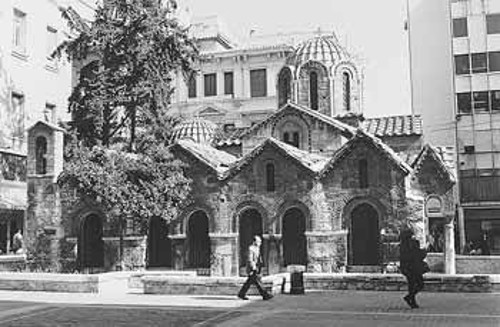 Πολλή κουβέντα γί νεται εσχάτως για την εκκλησιαστική περιουσία. Κουβέντα, άνευ περιεχομένου. Απόδειξη; Το νομοσχέδιο αφήνει τη βυζαντινή κληρονομιά όχι μόνο ως απόλυτη νομή αλλά και απόλυτη κατοχή από την Εκκλησία