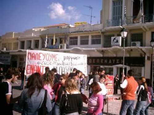 Από την κινητοποίηση φοιτητών της Πανσπουδαστικής και μελών του ΠΑΜΕ στην Καλαμάτα