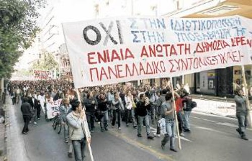 «Πλάτες» και στην ιδιωτικοποίηση της Παιδείας βάζει η δημοτική αρχή του Δήμου Αμαρουσίου, που με αποφάσεις της έχει πρωτοστατήσει πολλές φορές στη σύμπραξη δημόσιου και ιδιωτικού τομέα