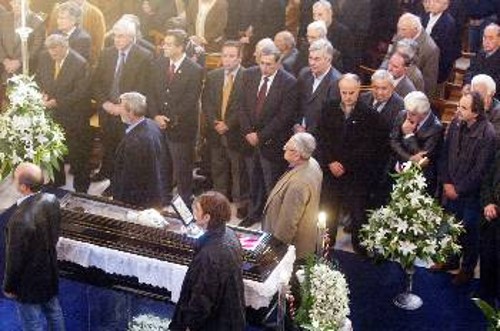 Στιγμιότυπο από την κηδεία του σ. Γιαννούση
