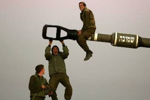 Ισραηλινός στρατός έξω από τη Γάζα