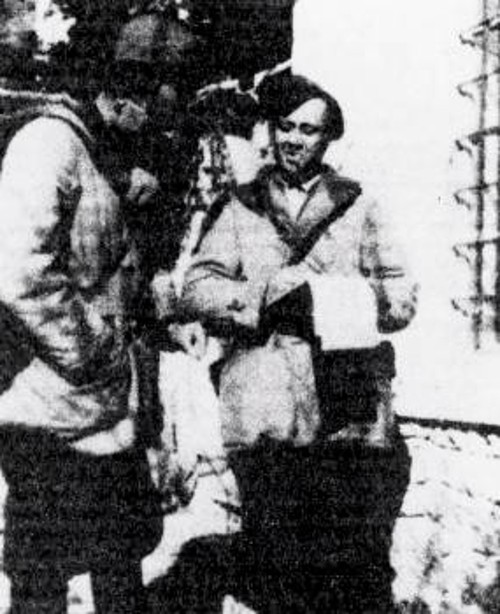 Ο Χαρ. Φλωράκης με τον επιτελάρχη του στην Πρώτη Μεραρχία του ΔΣΕ Αλέκο Παπαγεωργίου, στις αρχές Φλεβάρη του 1949, στο ελεύθερο Καρπενήσι