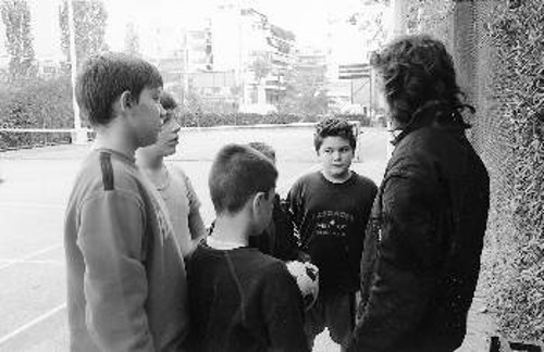 «Θέλουμε να μπαίνουμε ελεύθερα στα γήπεδα, να παίζουμε και να μην πληρώνουμε», λένε οι πιτσιρικάδες στο Ρουφ