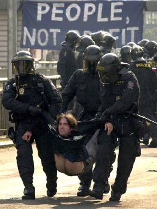 Η αστυνομία συνέχισε την πολιτική της καταστολής