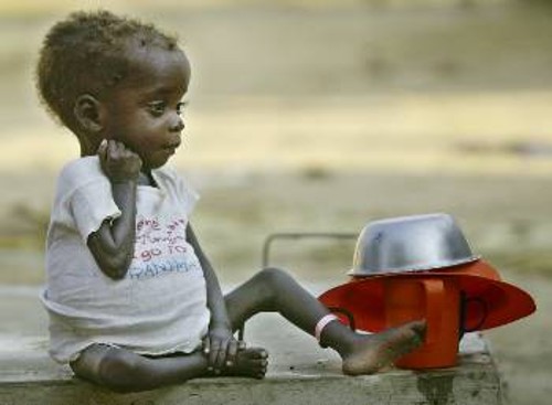 Παρά τον τεράστιο πλούτο της Αφρικής, ο πληθυσμός της παραμένει σε μεγάλο βαθμό βυθισμένος στη φτώχεια, στην εξαθλίωση και την πείνα