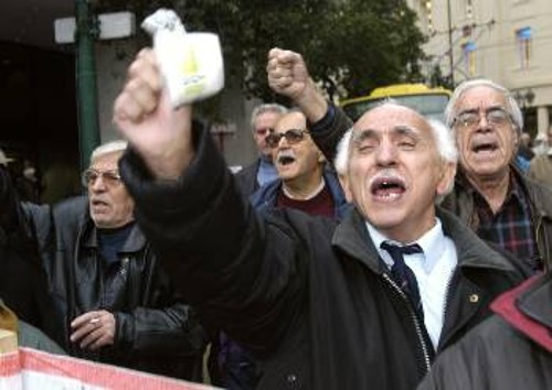 Οι συνταξιούχοι καταγγέλλουν την αντιλαϊκή πολιτική της κυβέρνησης και την ερχόμενη Τρίτη κατεβαίνουν ξανά στους δρόμους
