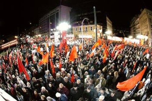 Δυναμική η παρουσία των διαδηλωτών και στην Αθήνα