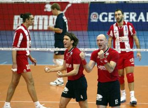 Τα χαμόγελα των Ερυθραιωτών έφεραν σκεπτικισμό στους Πειραιώτες