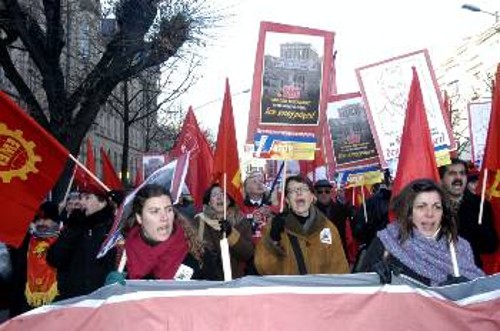 Διαδήλωση στο Στρασβούργο ενάντια στο αντικομμουνιστικό μνημόνιο