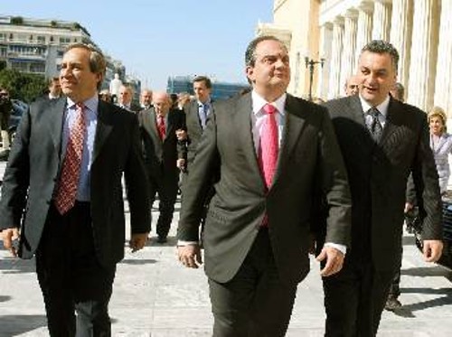 Καραμανλής - Κεφαλογιάννης: Αυτή την εποχή είναι απασχολημένοι με τον ...πόλεμο ενάντια στους «νταβατζήδες». Μόλις τελειώσουν θα αναλάβουν τους εφοπλιστές...