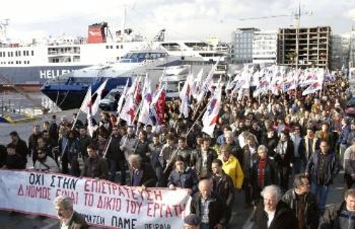 Η πείρα από τον απεργιακό αγώνα του περσινού Φλεβάρη (φωτ.) αποτελεί παρακαταθήκη για τις ναυτεργατικές κινητοποιήσεις που έρχονται