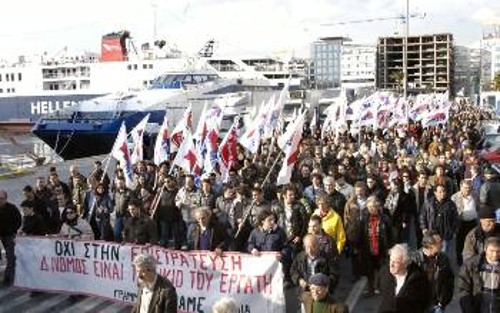 Η απάντηση της Κομισιόν επιβεβαιώνει την αναγκαιότητα να ενταθεί ο κοινός αγώνας ναυτεργατών - νησιωτών ενάντια στα σχέδια των εφοπλιστών και των πολιτικών εκπροσώπων τους