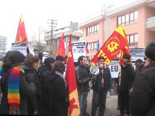 Από τη διαδήλωση στην τσέχικη πρεσβεία στην Τουρκία