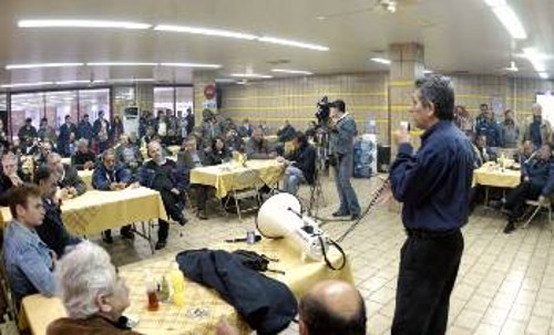 Η μάχη των τοπικών εκλογών πρέπει να αποτελέσει συνέχεια του αγώνα για το μεροκάματο, τόνισε στους εργαζόμενους της «Κόκα - Κόλα» ο Γ. Μαυρίκος