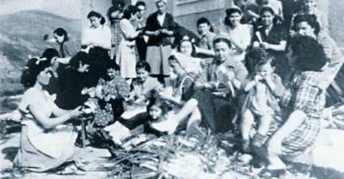 Μανάδες με νήπια στο στρατόπεδο Χίου