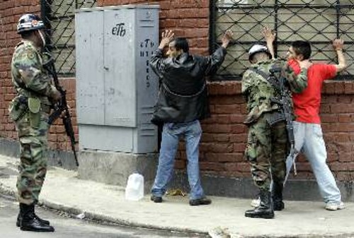 Η κρατική τρομοκρατία στην Κολομβία έχει οδηγήσει σε έναν εμφύλιο που κρατάει γύρω στα 50 χρόνια