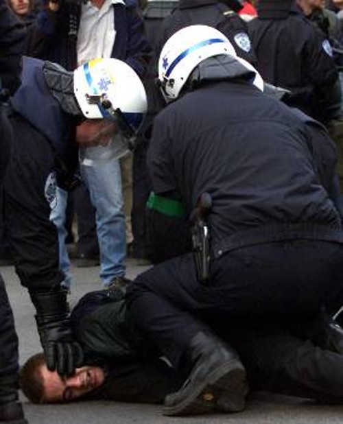 Η αστυνομική βία δε σταμάτησε τους διαδηλωτές