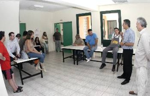 Κριτήριο ψήφου στις εκλογές πρέπει να είναι τα λαϊκά προβλήματα όπως Ασφαλιστικό, μισθοί, ακρίβεια κ.ά. τόνισε ο Γ. Μαυρίκος μιλώντας στους εργαζόμενους