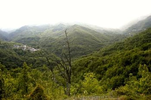 Το πέρασμα της Μπάντρας, ανάμεσα σε Ασημοχώρι και Χιονάδες. Από εκεί διέφυγαν χιλιάδες αγωνιστές του ΔΣΕ για να συνεχίσουν από άλλα μετερίζια...