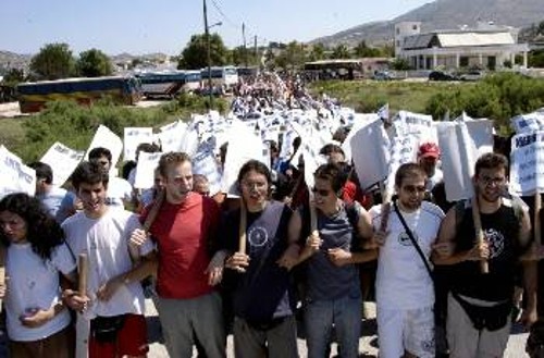 Ενάντια στις αντιδραστικές μεταρρυθμίσεις των υπουργών του ΟΟΣΑ διαδήλωσαν φοιτητές κι εργάτες στο Λαγονήσι