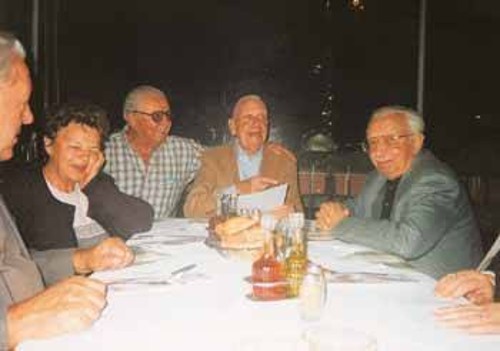 Ο Αμος Παμπαλόνι ανάμεσα στους Νίκο Φωκά και Μάκη Φαρακλό
