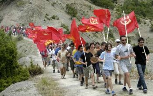 Οπου κι αν κοίταγες έβλεπες παιδιά να ανεβαίνουν στο βουνό