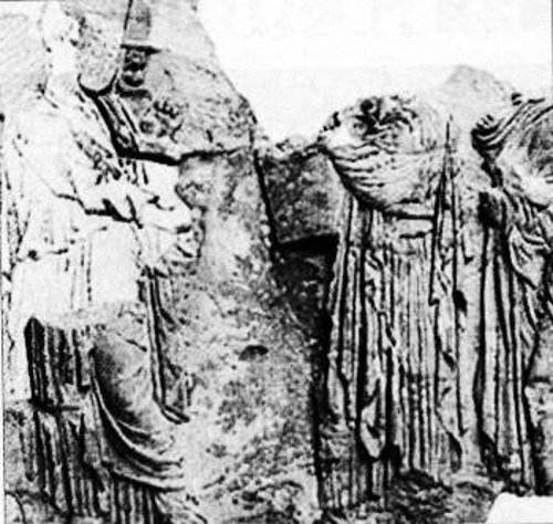 Η λίθος 8 της βόρειας ζωφόρου του Παρθενώνα, που εικονίζει πομπή κιθαριστών και αυλητών, από την οποία είναι το πέλμα άνδρα που «επιστρέφει» το Μουσείο του Πανεπιστημίου της Χαϊδελβέργης, απαιτώντας άλλο αρχαίο «αντίδωρο»