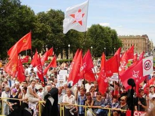 Από τη διαδήλωση των κομμουνιστών και άλλων αγωνιστών ενάντια στη σύνοδο των G-8 το καλοκαίρι του 2006