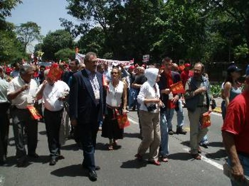 Η αντιπροσωπεία του ΚΚΕ, Δ.Γόντικας και Μπ. Αγγουράκης,συμμετείχε επίσης στη διαδήλωση που έγινε στο Καράκας για την καταδίκη της ιμπεριαλιστικής επίθεσης του Ισραήλ σε Παλαιστίνη και Λίβανο