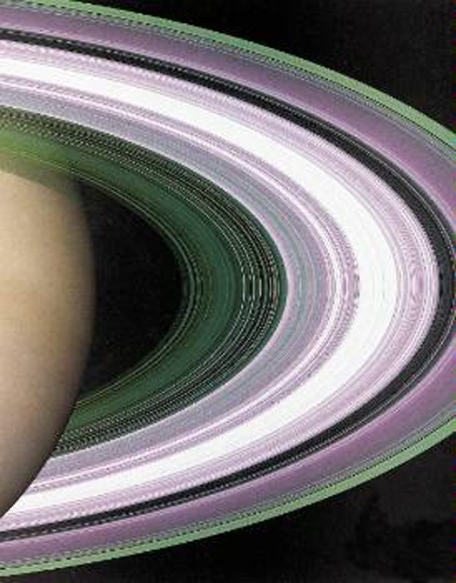 Το «Κασίνι» στέλνει προς τη Γη ραδιοκύματα που περνούν μέσα από τους δακτυλίους του Κρόνου, επιτρέποντας στους επιστήμονες να μετρήσουν το μέγεθος και την πυκνότητα των αντικειμένων που υπάρχουν σ' αυτούς. Οπως αποδεικνύεται, άλλα έχουν μέγεθος μυρμηγκιού κι άλλα ποδοσφαιρικού γηπέδου