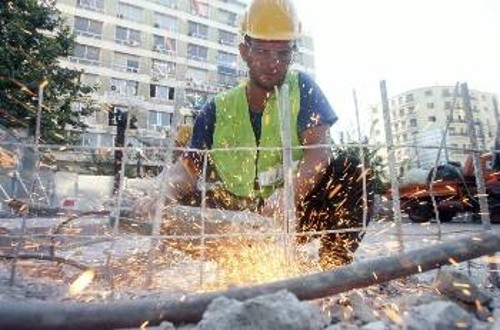 Το αντεργατικό οπλοστάσιο του κεφαλαίου είναι γεμάτο από νόμους και οδηγίες, που βαθαίνουν την εκμετάλλευση στους τόπους δουλειάς