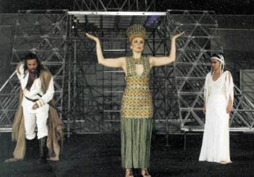 «Ελένη» από το ΔΗΠΕΘΕ Λάρισας