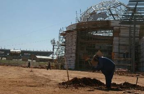 Σε εργασιακό μεσαίωνα βρέθηκαν όσοι δούλεψαν στα έργα υποδομής του Μουντιάλ