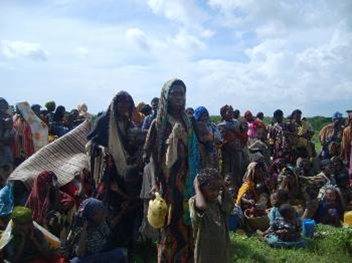 Σομαλοί πρόσφυγες, εκτός από τις συγκρούσεις έχουν να αντιμετωπίσουν τις πλημμύρες και την έλλειψη τροφής