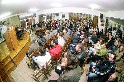 Αποψη από τη χτεσινή σύσκεψη. Στο βήμα ο Γ. Πέρρος