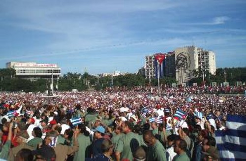 Η Κούβα που αντιστέκεται είναι «αγκάθι» για τους Αμερικανούς ιμπεριαλιστές, που προσπαθούν να την εξοντώσουν με κάθε τρόπο