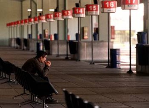 Μαζική η απεργία. Ολόκληρη η Αργεντινή παρέλυσε, καθώς οι εργαζόμενοι εξέφρασαν την αντίθεσή τους στην άγρια πολιτική «λιτότητας»